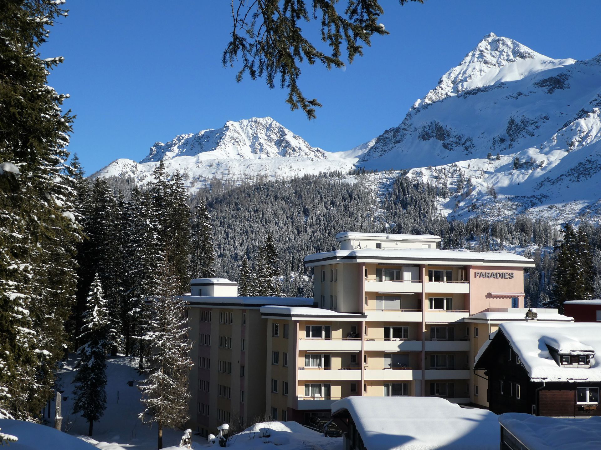 Haus Paradies im Winter