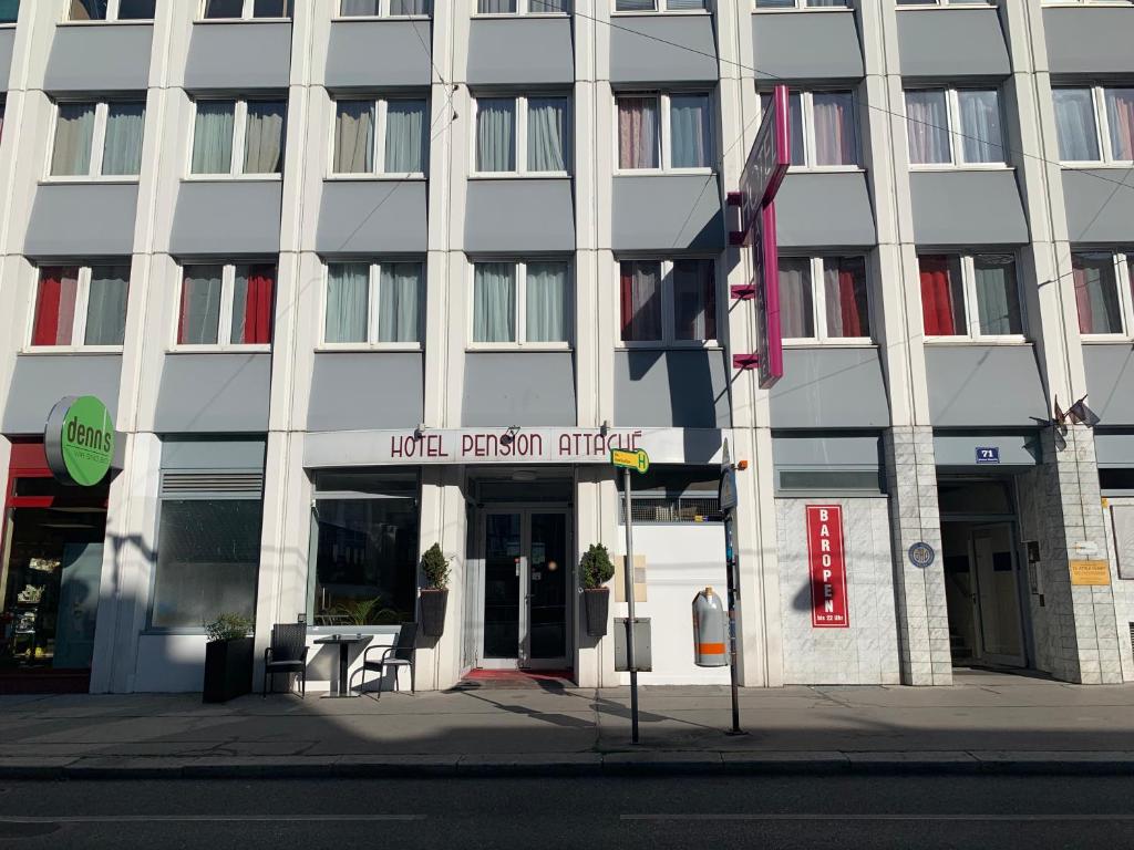 Hotel Attaché — exterior view